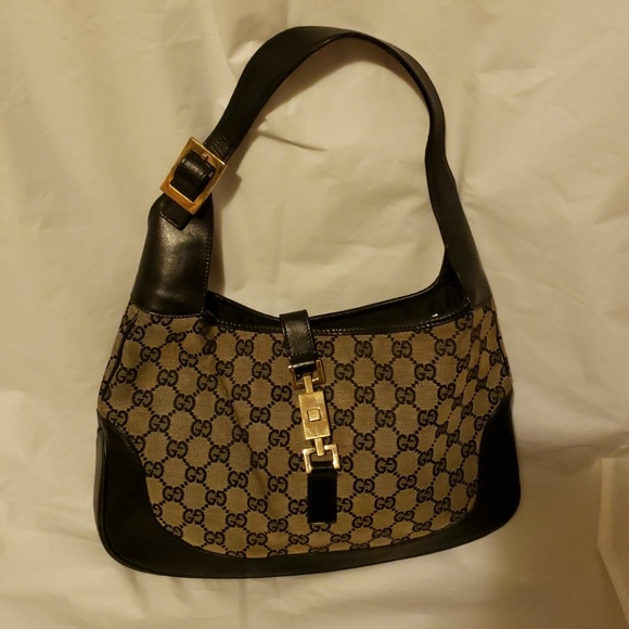 Gucci Handbags - Gucci purse authentic
